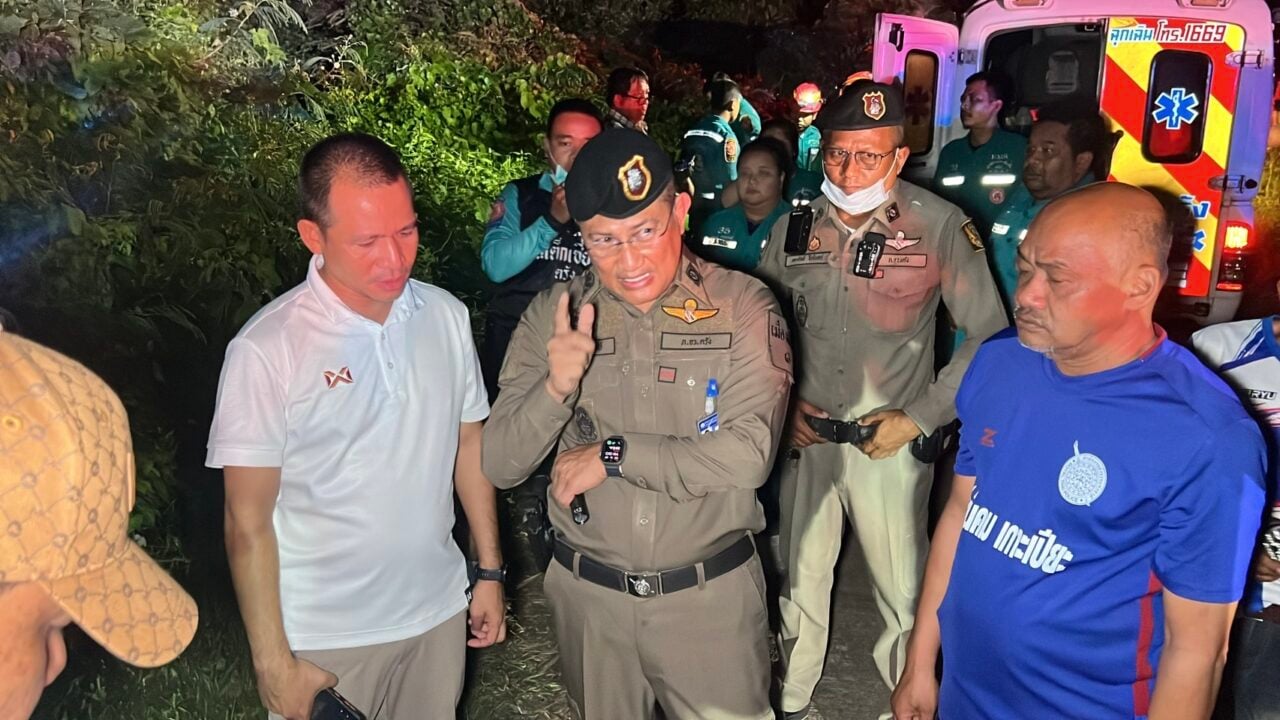 В теле с татуированным腕ом найдено на плантации пальм в Транге