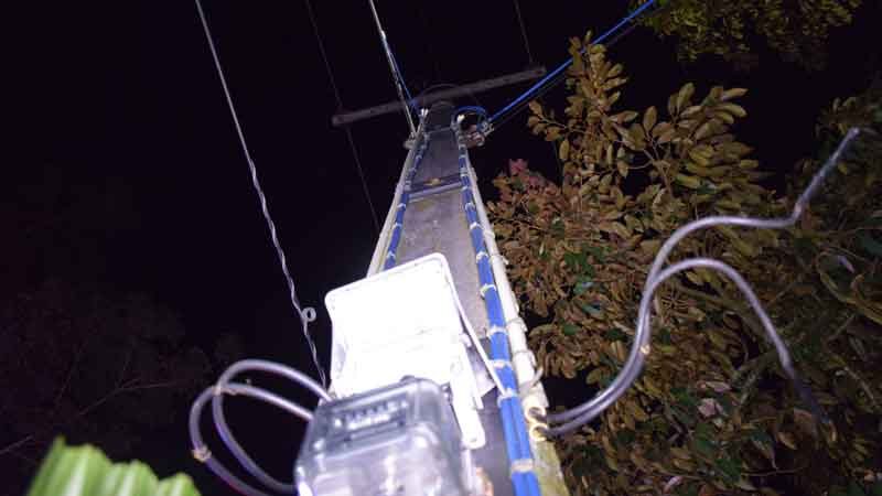 Владелец сада смертельно поражен электрическим током от высоковольтного провода в Чантхабури