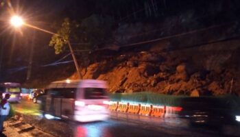 Водителей просят быть бдительными на южном выезде из Камалы после обвала грунта