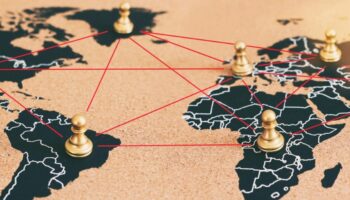 Геополитические напряженности и нестабильные восстановление приводят к глобальной экономической нестабильности