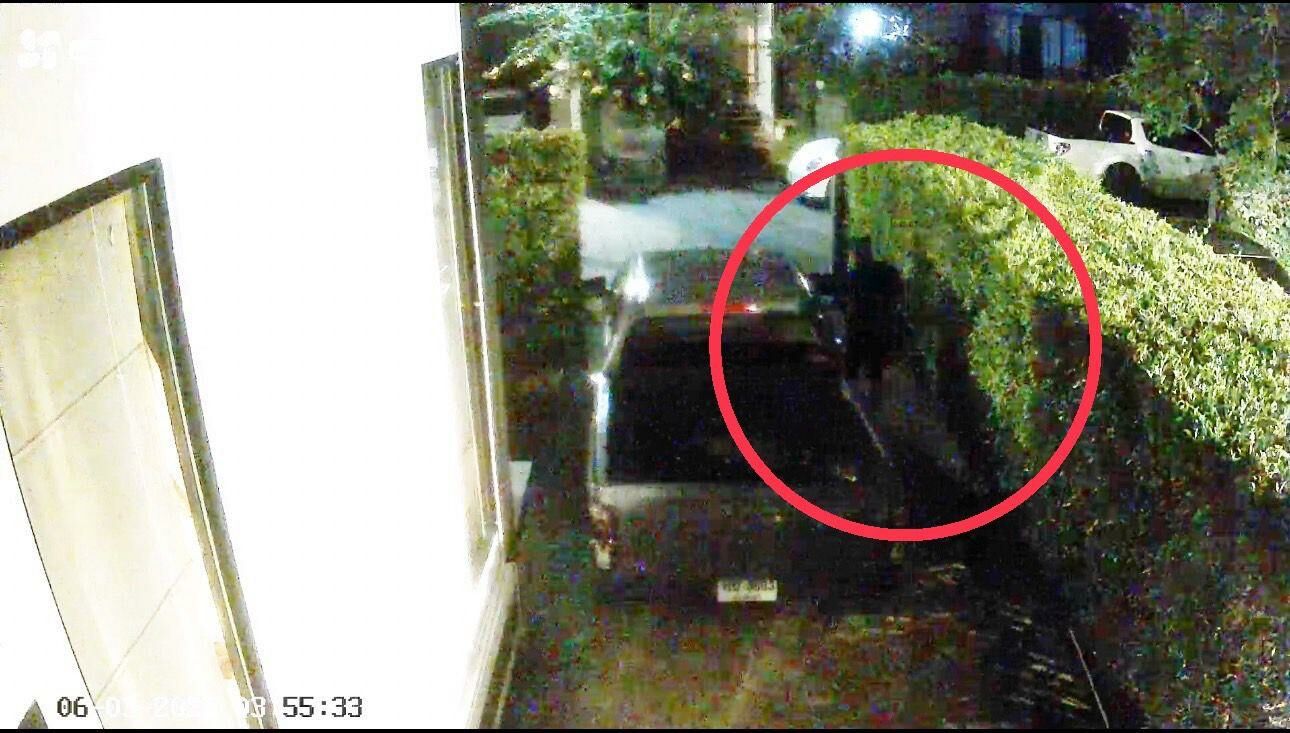 Грабитель украл драгоценности и наличные деньги с виллы у бассейна в Паттайе