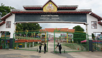 Граница кратко открывается для больного камбоджийца, ищущего неотложное лечение