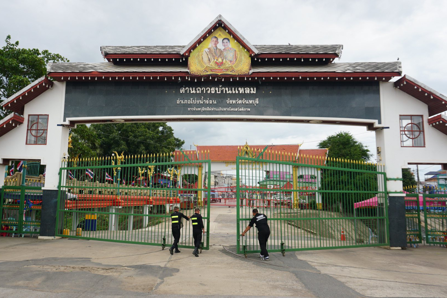 Граница кратко открывается для больного камбоджийца, ищущего неотложное лечение