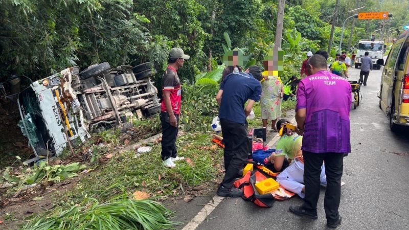 Грузовик с рабочими вылетел с дороги в Кату, пострадали пять женщин