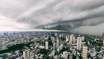 Дождь террора! 31 провинция готовится к штурму, так как штормы накрывают с севера