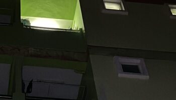 Женщина найдена мертвой после падения с здания в Патум Тани