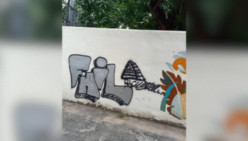 Иностранец осквернил стену храма в Чиангмае