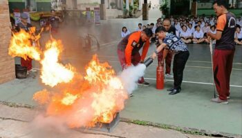 Исковое заявление: Тайские школьники борются с огнем с помощью фритюрниц