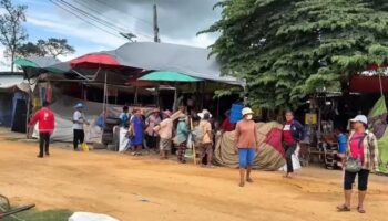 Камбоджийские продавцы покидают рынок Чонг Чом на фоне пограничной напряженности