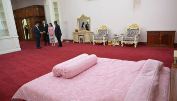 Камбоджийский Хун Сен назвал 2 комнаты в резиденции в честь Таксина и Йинглак