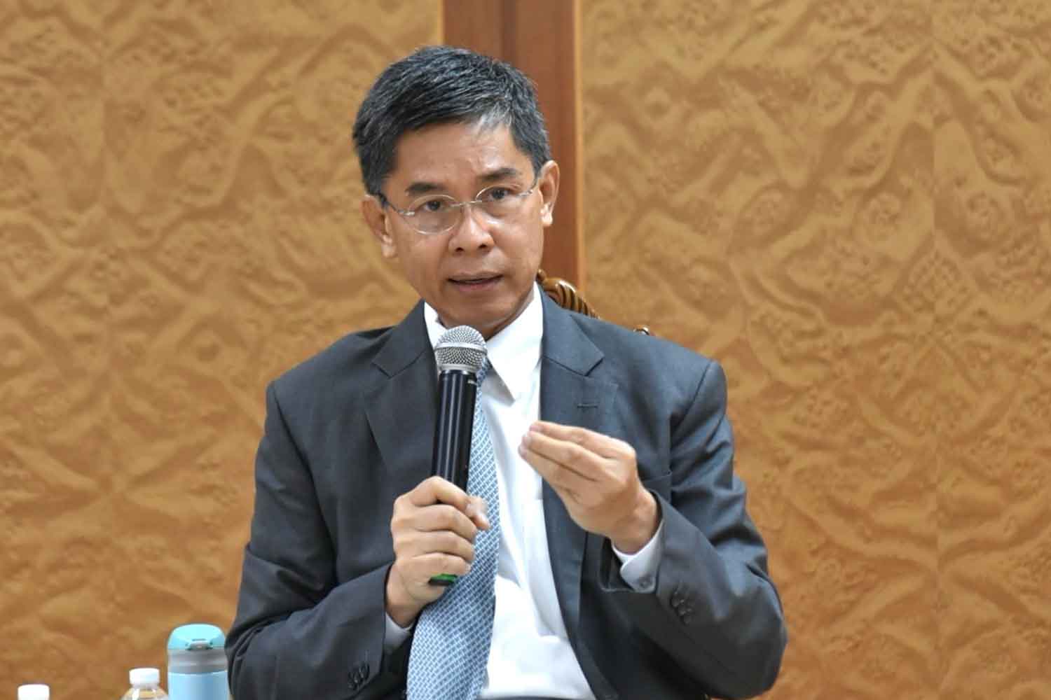 Камбоджу "подстегнула нерешительность"