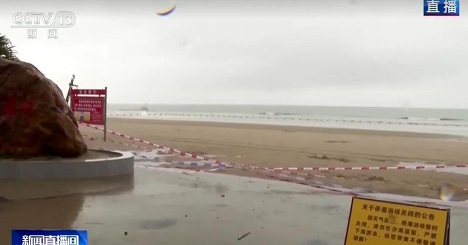 Китай закрывает южные пляжи в связи с тем, что тропический шторм Утип достиг суши; Тайланд внимательно следит за ситуацией