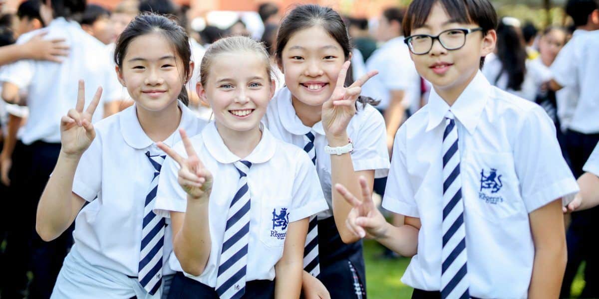 Классное выступление! Шикарные родители радуются, когда в международных школах начинается бум