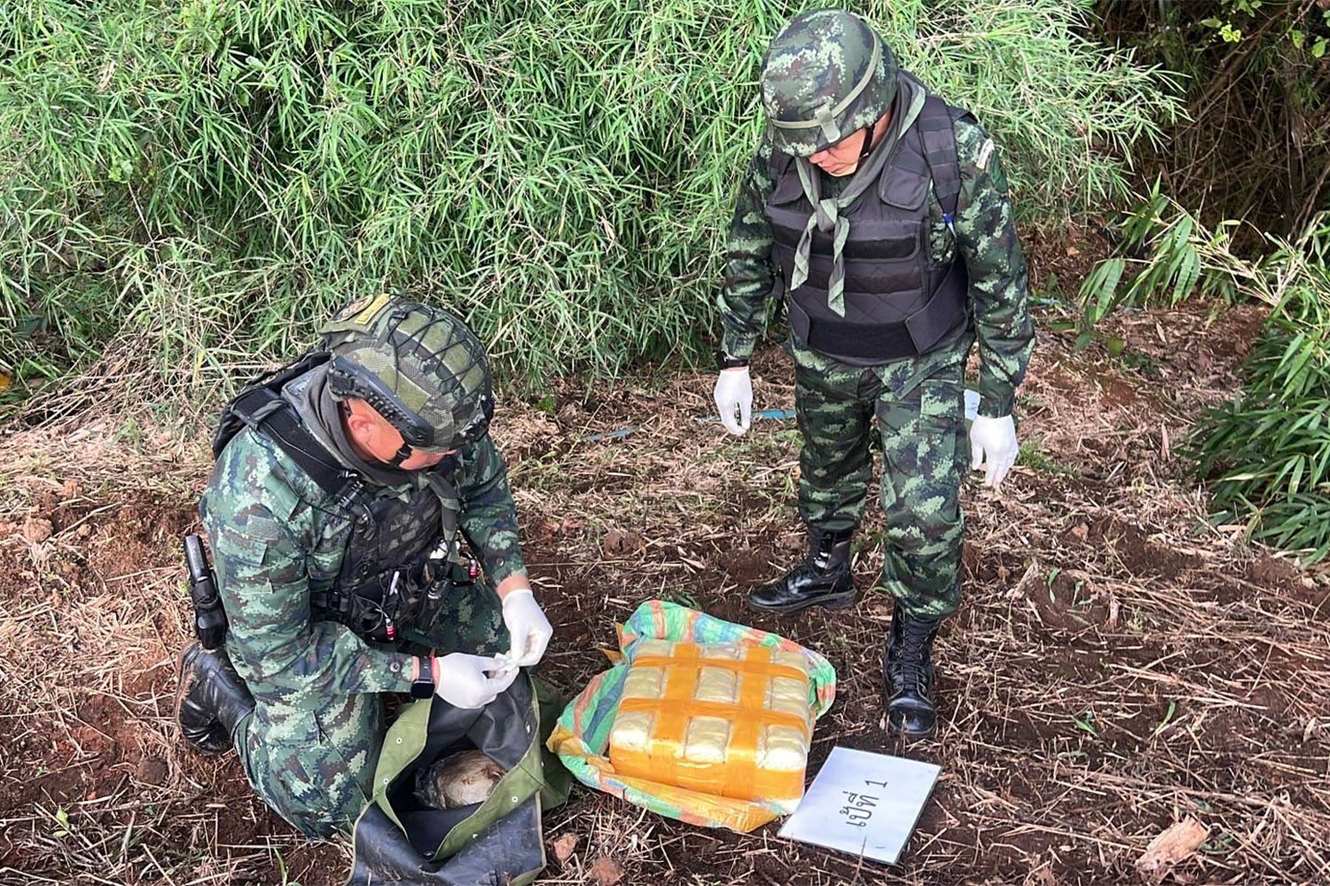 Контрабандист убит, в ходе вооруженного столкновения изъято 200 000 таблеток метамфетамина