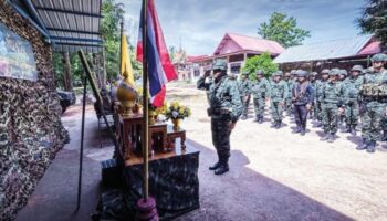 Королевские дары короля поднимают мораль солдат вдоль тайско-камбоджийской границы