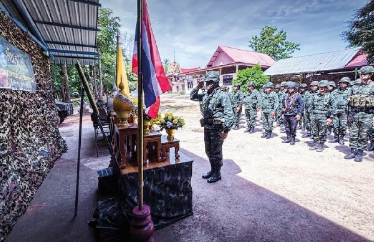 Королевские дары короля поднимают мораль солдат вдоль тайско-камбоджийской границы