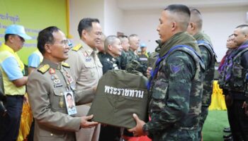 Король выражает заботу о войсках с помощью подарочной корзины