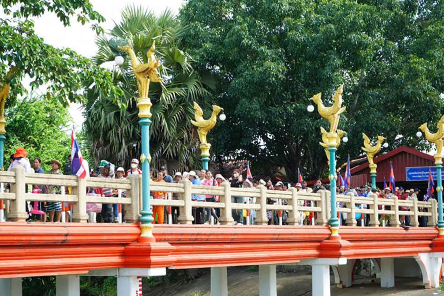 Кризис на границе вызывает неопределенность для мигрантов