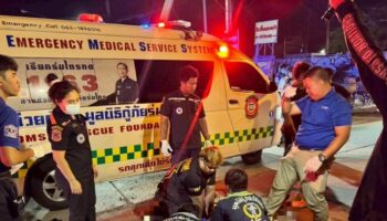 Лаосская женщина погибла, а ребенок получил травмы, когда таксист на высокой скорости проехал через пешеходный переход