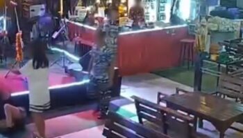 Мать напала на сотрудницу из-за потери ребенком работы на рынке Джомтьен