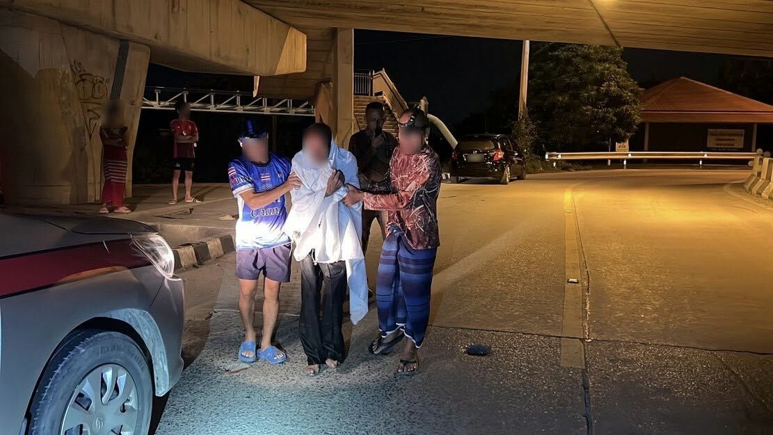 ‘Мертвый’ человек возвращается к жизни, зовет на помощь в канале Нонтхабури