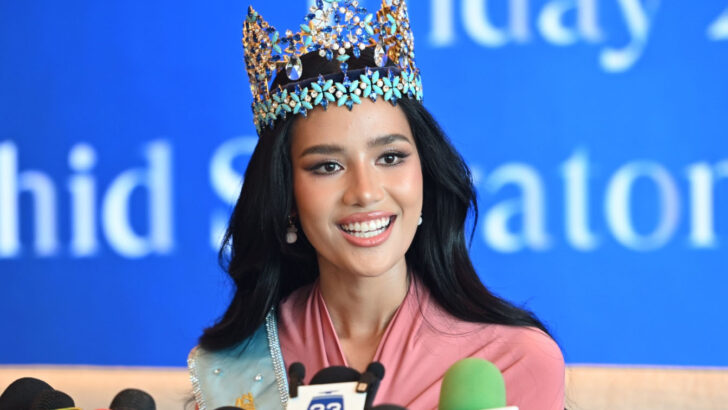 Мисс Всемир Таиланда сталкивается с дипломатическими вопросами после возвращения домой