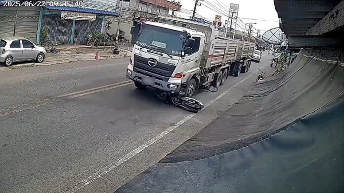 Мотоциклист погиб в столкновении с грузовиком с 18 колесами в Накхон-Саване