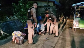 Мужчина арестован за угрозу девушке оружием в Чонбури