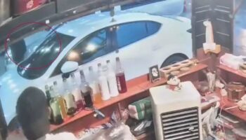 Мужчина был трагически застрелен на автостоянке торгового центра Phetchabun