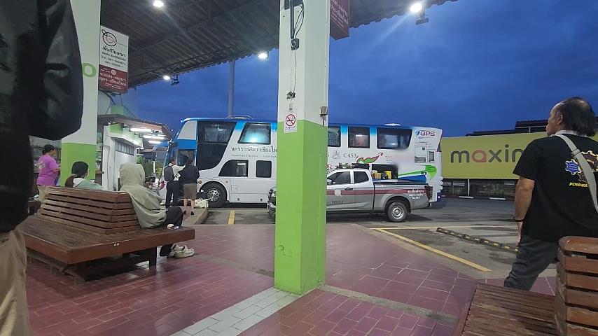 Мужчина найден мертвым в автобусе в Лампане, foul play не подозревается