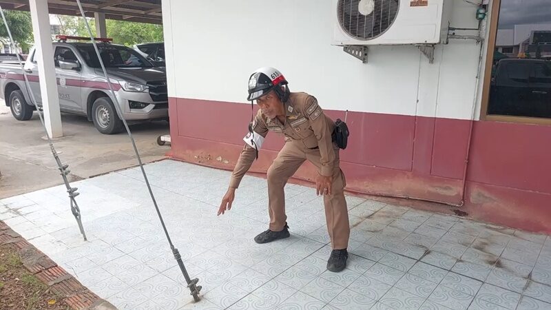 Мужчина повторно арестован за нападение на полицию в инциденте в Пранбури