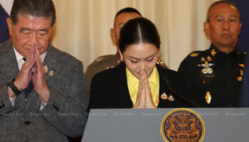 На премьер-министра оказывается давление с требованием уйти.