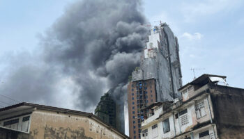 На строительной площадке кондоминиума в Бангкоке вспыхнул пожар