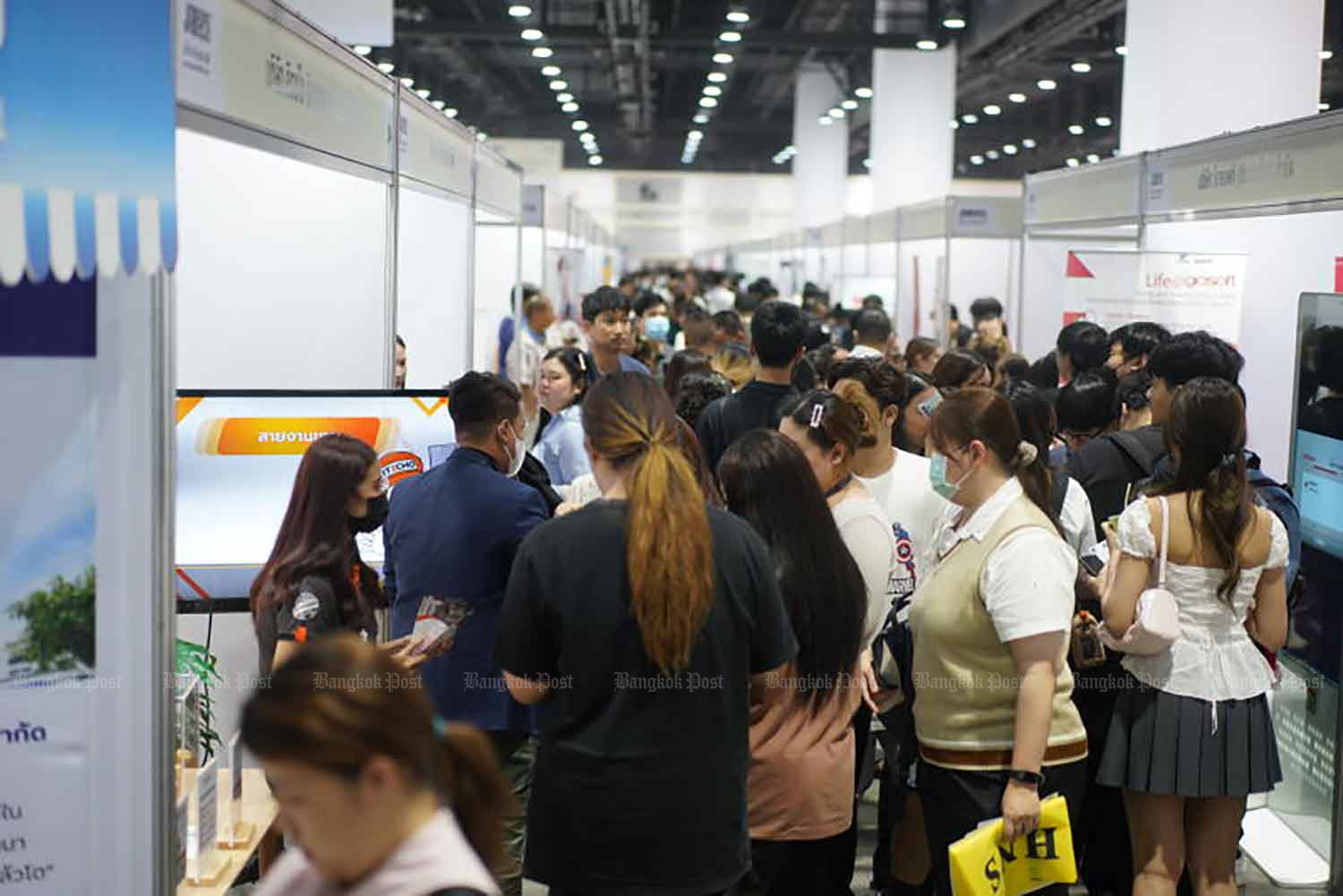 Новые выпускники попали в ловушку трудоустройства