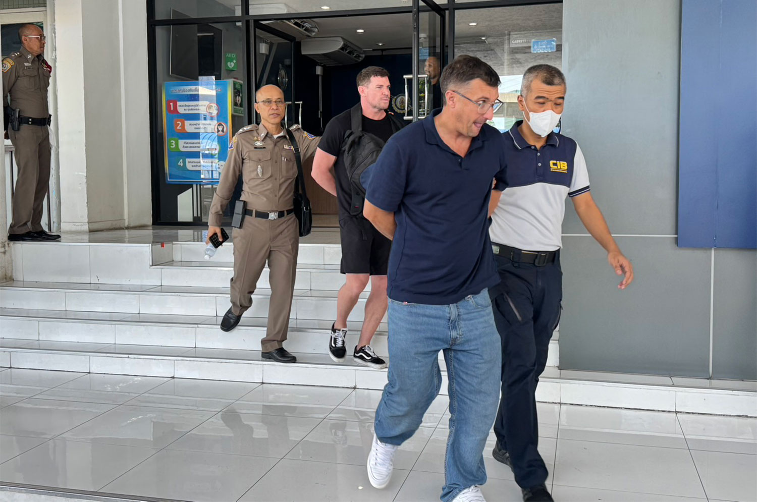 Обвиняемые мошенники, которые нацеливались на австралийцев, отправлены под стражу