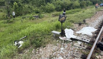 Поезд смертельно сбил двух девочек-подростков