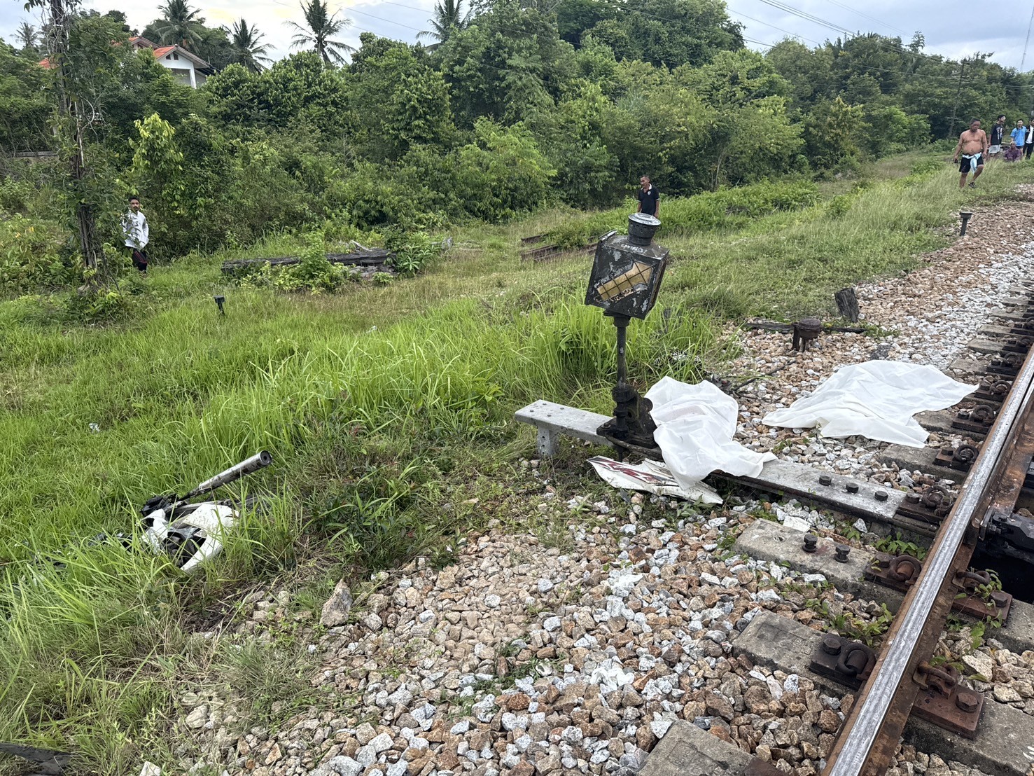 Поезд смертельно сбил двух девочек-подростков