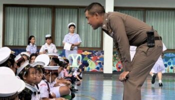 Полицейские Пхукета объединились со школой для борьбы с наркотиками и повстанцами в шлемах