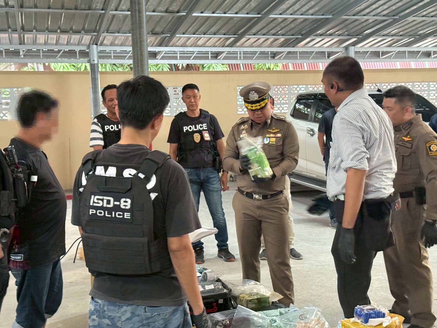 Полиция Бангкока арестовала крупного наркоторговца, изъяв наркотики на миллионы.