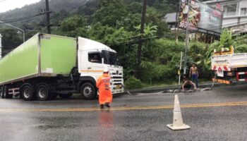 Полиция оштрафовала водителя, перекрывшего выезд из Патонга
