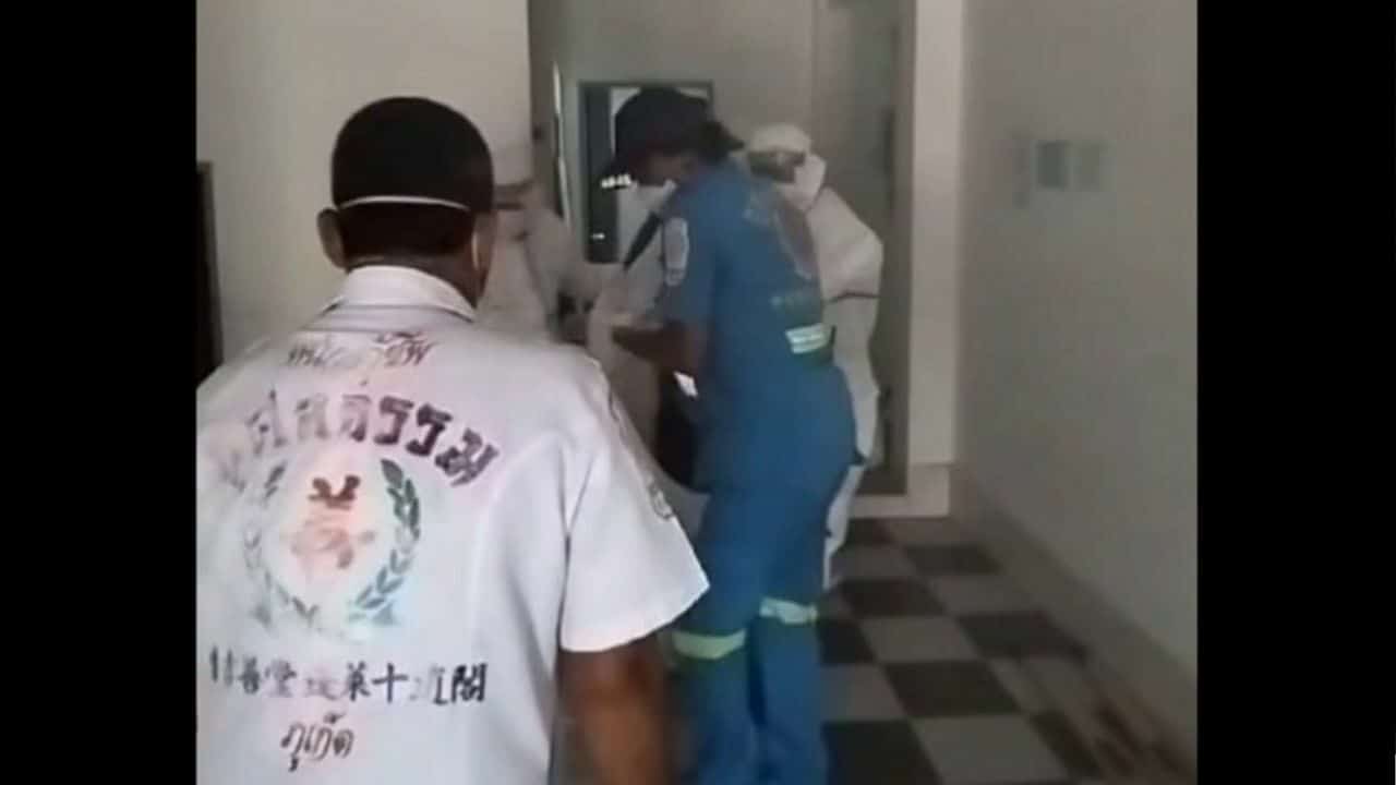 Полиция Пхукета расследует смерть мужчины, найденного с ножом в груди