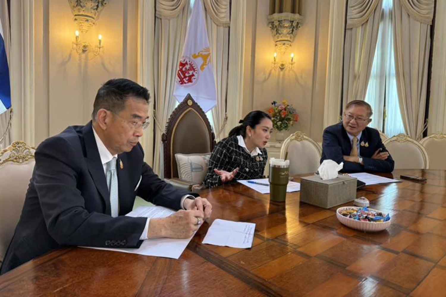 Правительство рискует выглядеть слабым в пограничном споре