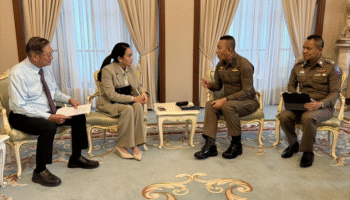 Премьер-министр обсуждает угрозу бомбы в Пхукете-Пангнге, уверяет общественность в строгих мерах безопасности