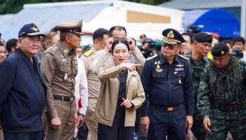 Премьер-министр проводит тур по региону пограничного спора