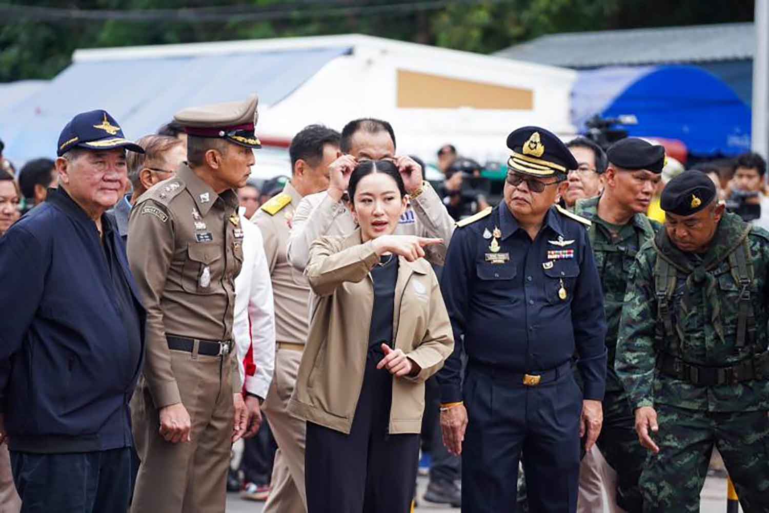 Премьер-министр проводит тур по региону пограничного спора