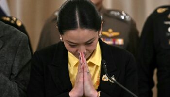 Премьер-министр Таиланда встретится с командующим армией для деэскалации политического кризиса