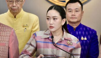 Премьер-министр Таиланда подтверждает окончательный состав кабинета, опровергает слухи о должности министра обороны и давления по поводу отставки.