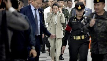 Премьер-министр Таиланда подчеркивает безопасность общественности во всех транспортных службах, контролирует полномасштабные учения по чрезвычайным ситуациям на MRT в Бангкоке