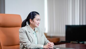 Премьер-министр Тайланда и президент Франции Макрон провели первые официальные телефонные переговоры, обязавшись к стратегическому партнерству и региональному сотрудничеству