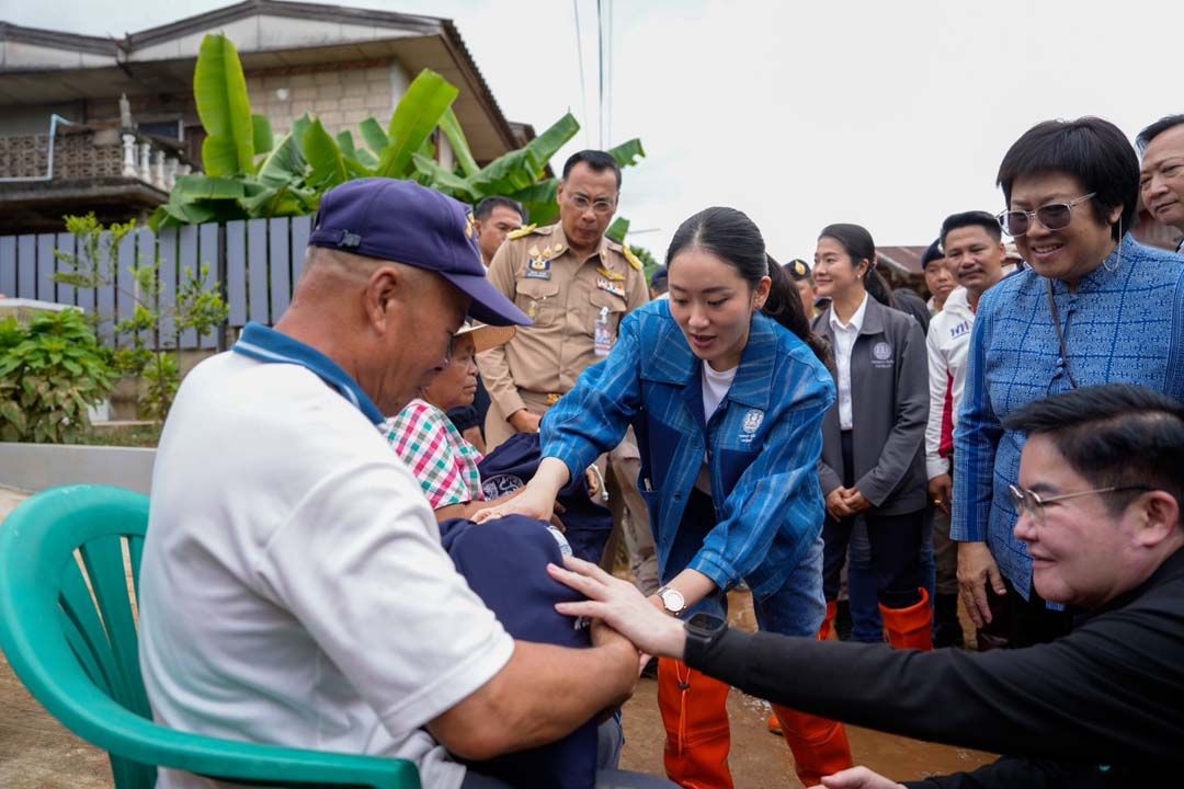 Премьер-министр Шинавата поручает быструю помощь при наводнении жителям Чианграи